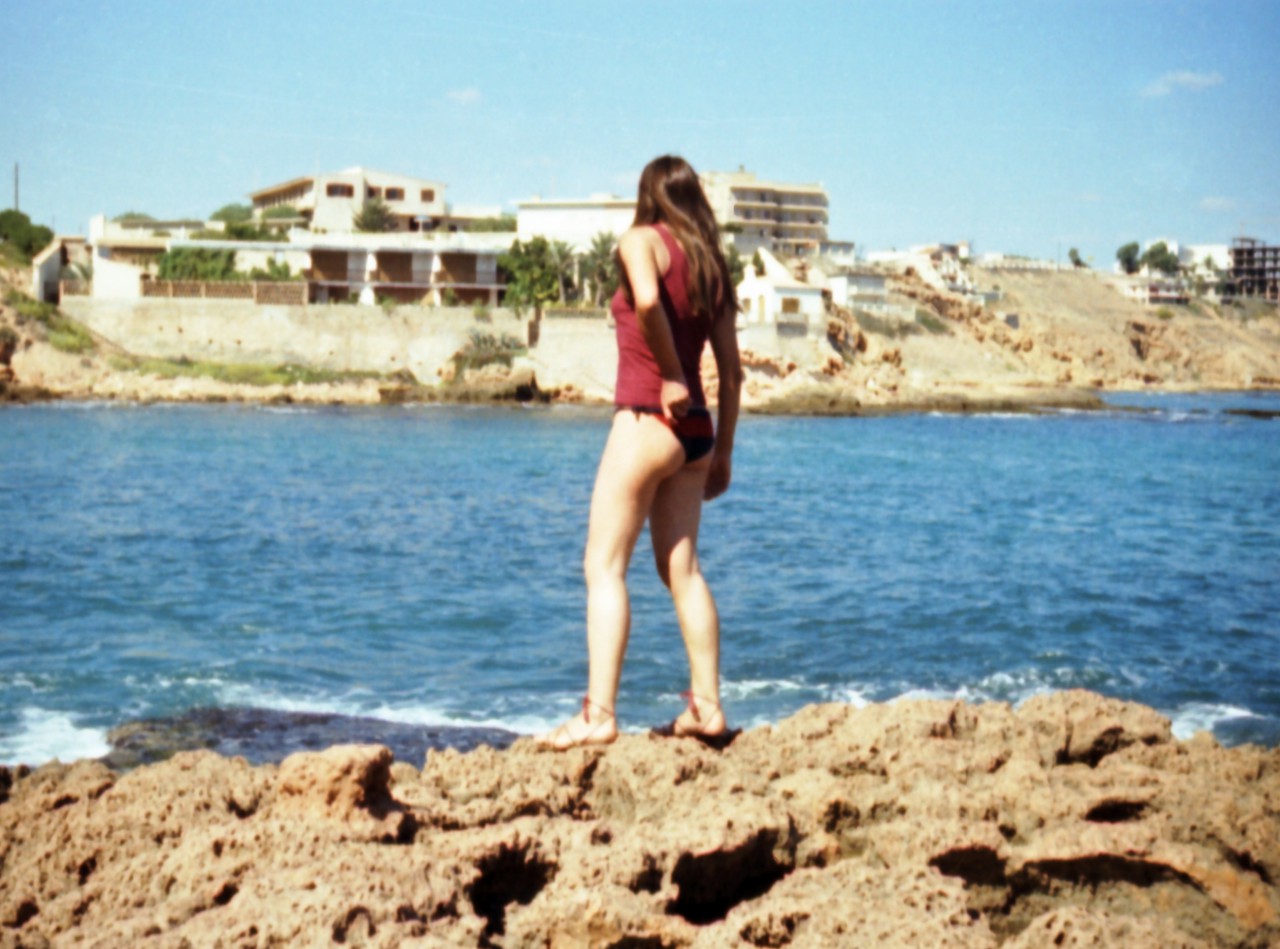 Unschlüssig am Strand.